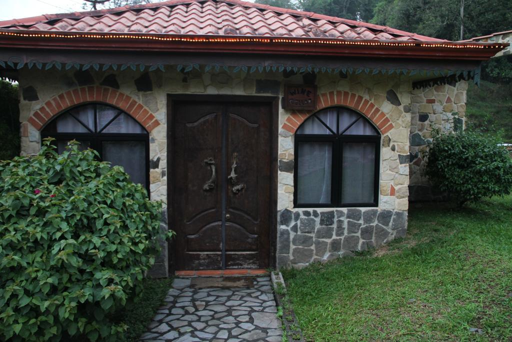 Gingerbread Restaurant & Hotel Нуэво-Ареналь Номер фото